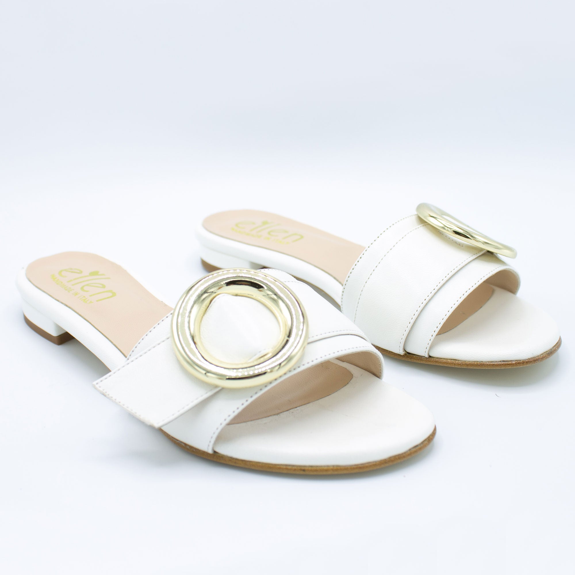 Ciabattina donna in pelle color burro fibbia oro