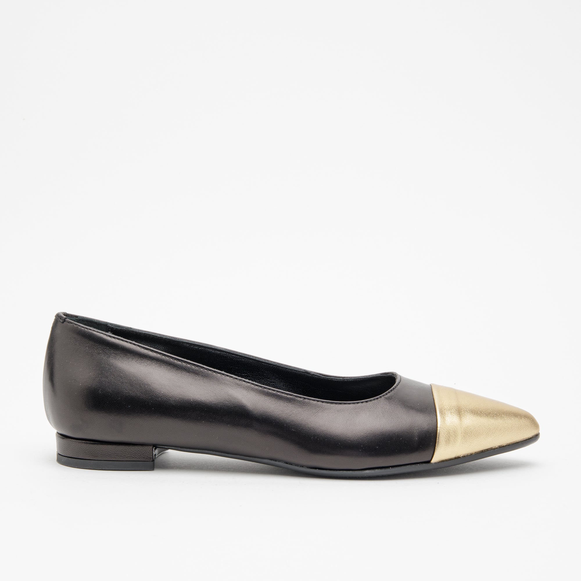 Ballerina nera in pelle