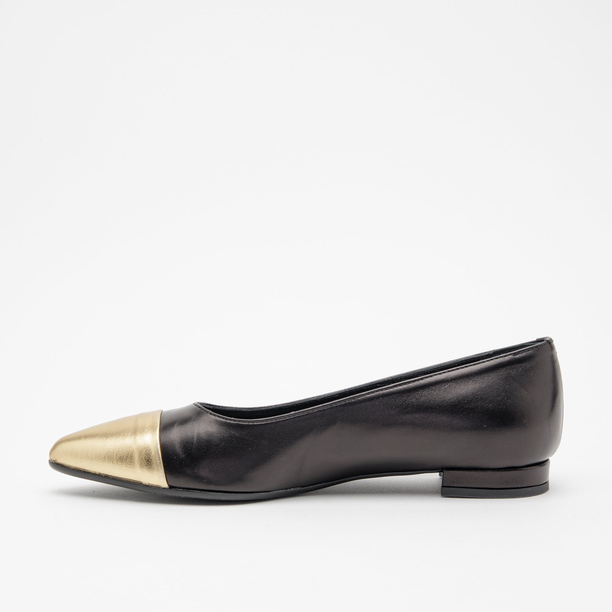Ballerina nera in pelle